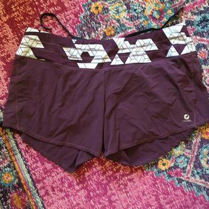 oiselle burgundy roga shorts
